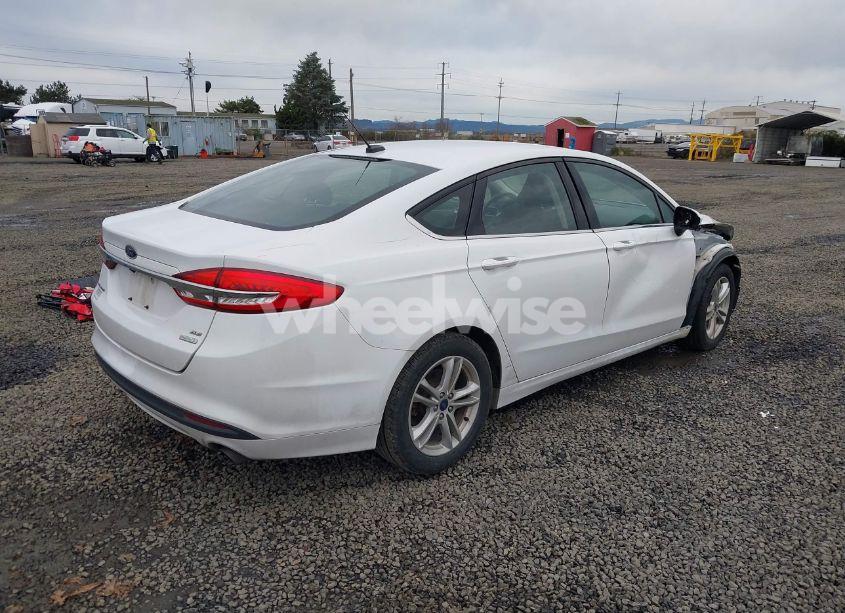 Photo 4 of 2018 Ford Fusion SE (VIN 3FA6P0HDXJR187798)