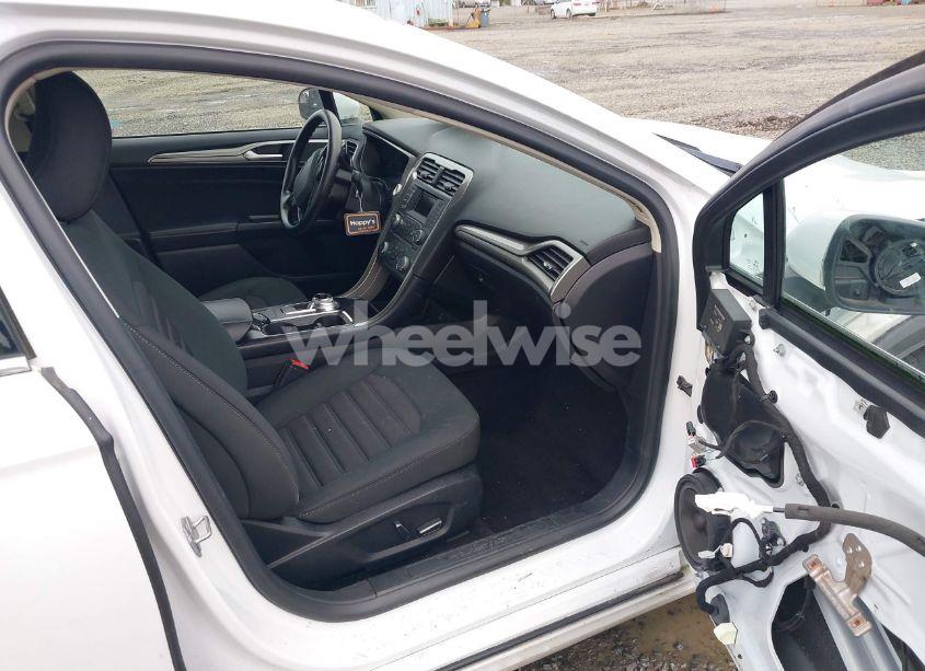 Photo 5 of 2018 Ford Fusion SE (VIN 3FA6P0HDXJR187798)