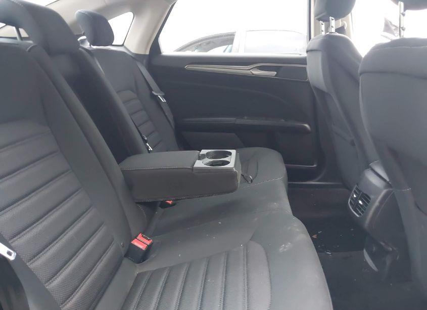 Photo 8 of 2018 Ford Fusion SE (VIN 3FA6P0HDXJR231511)