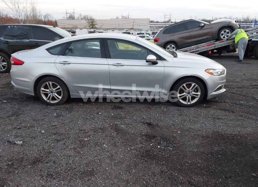Photo 13 of 2018 Ford Fusion SE (VIN 3FA6P0HDXJR237504)
