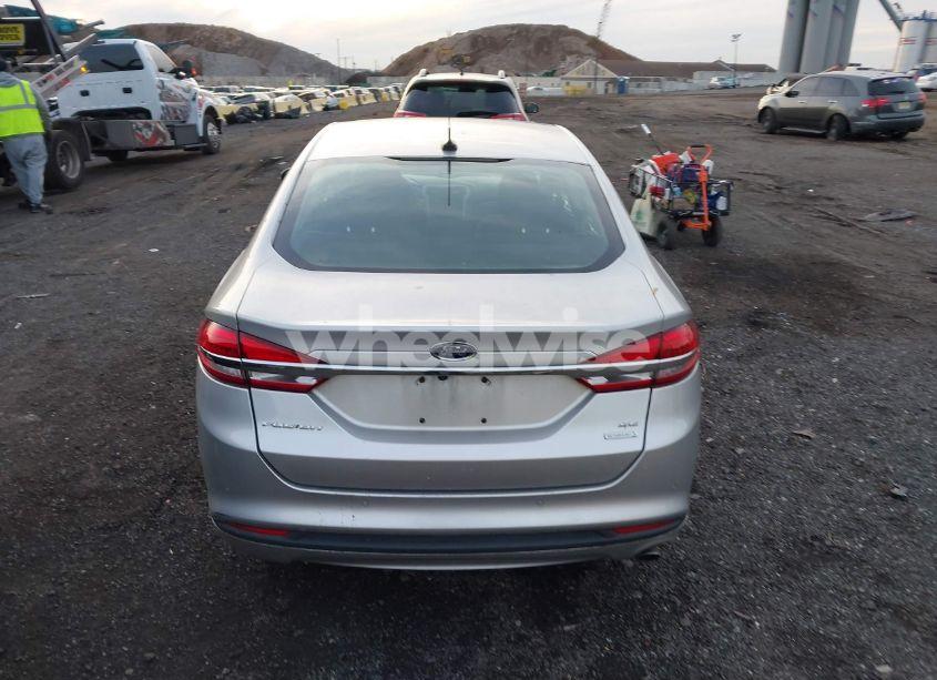 Photo 16 of 2018 Ford Fusion SE (VIN 3FA6P0HDXJR237504)