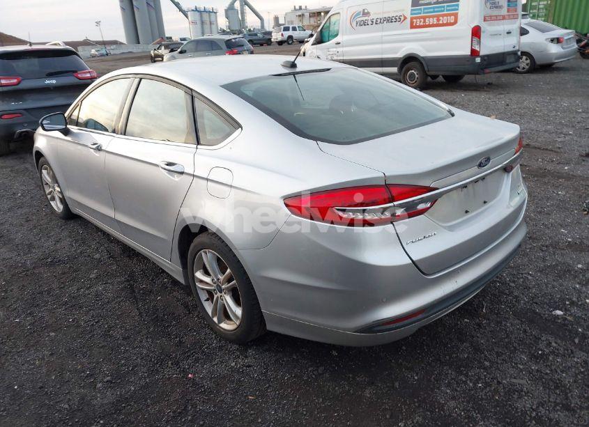 Photo 3 of 2018 Ford Fusion SE (VIN 3FA6P0HDXJR237504)