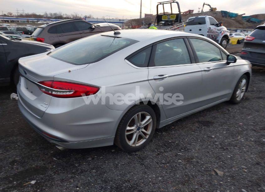 Photo 4 of 2018 Ford Fusion SE (VIN 3FA6P0HDXJR237504)