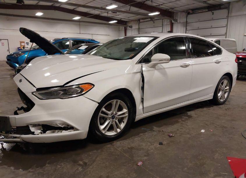 Photo 2 of 2018 Ford Fusion SE (VIN 3FA6P0HDXJR256862)