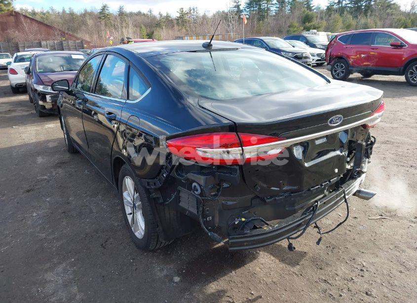 Photo 3 of 2018 Ford Fusion SE (VIN 3FA6P0HDXJR264282)