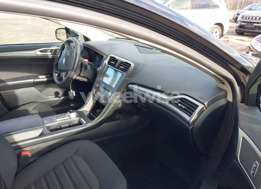 Photo 5 of 2018 Ford Fusion SE (VIN 3FA6P0HDXJR264282)