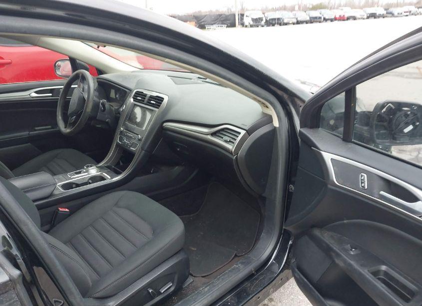 Photo 5 of 2018 Ford Fusion SE (VIN 3FA6P0HDXJR265982)