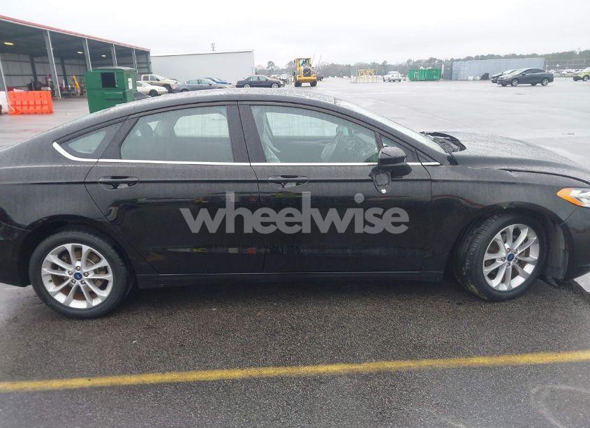 Photo 13 of 2019 Ford Fusion SE (VIN 3FA6P0HDXKR203516)