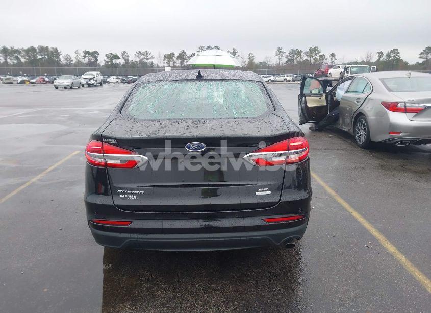 Photo 16 of 2019 Ford Fusion SE (VIN 3FA6P0HDXKR203516)