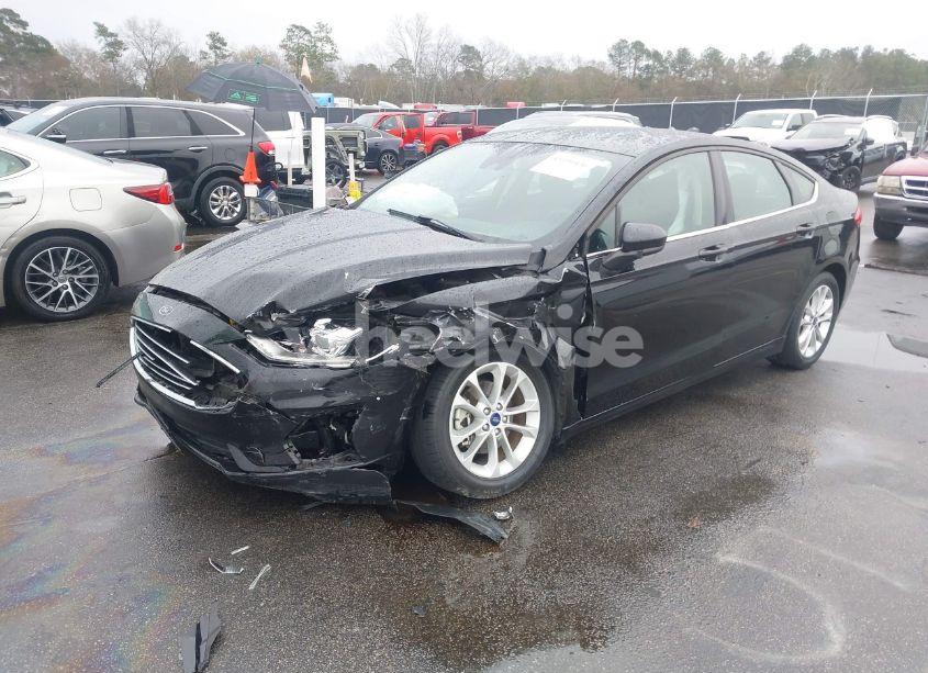 Photo 2 of 2019 Ford Fusion SE (VIN 3FA6P0HDXKR203516)