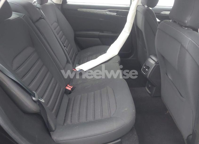 Photo 8 of 2019 Ford Fusion SE (VIN 3FA6P0HDXKR203516)