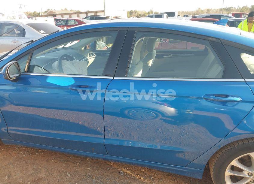 Photo 14 of 2019 Ford Fusion SE (VIN 3FA6P0HDXKR244647)