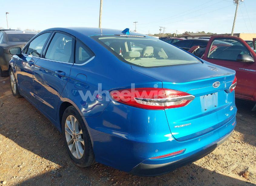 Photo 3 of 2019 Ford Fusion SE (VIN 3FA6P0HDXKR244647)