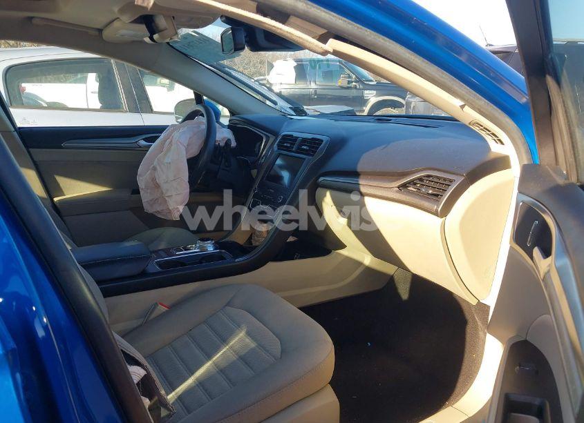 Photo 5 of 2019 Ford Fusion SE (VIN 3FA6P0HDXKR244647)