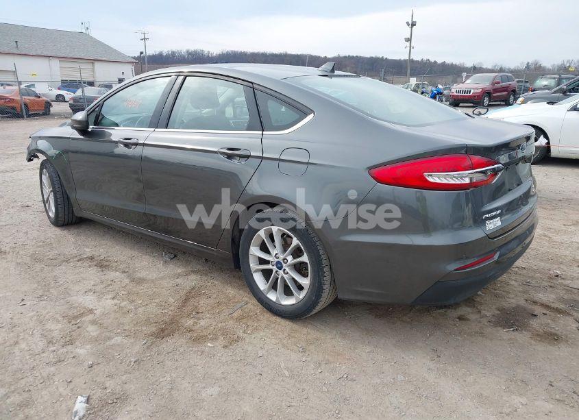 Photo 3 of 2019 Ford Fusion SE (VIN 3FA6P0HDXKR245510)