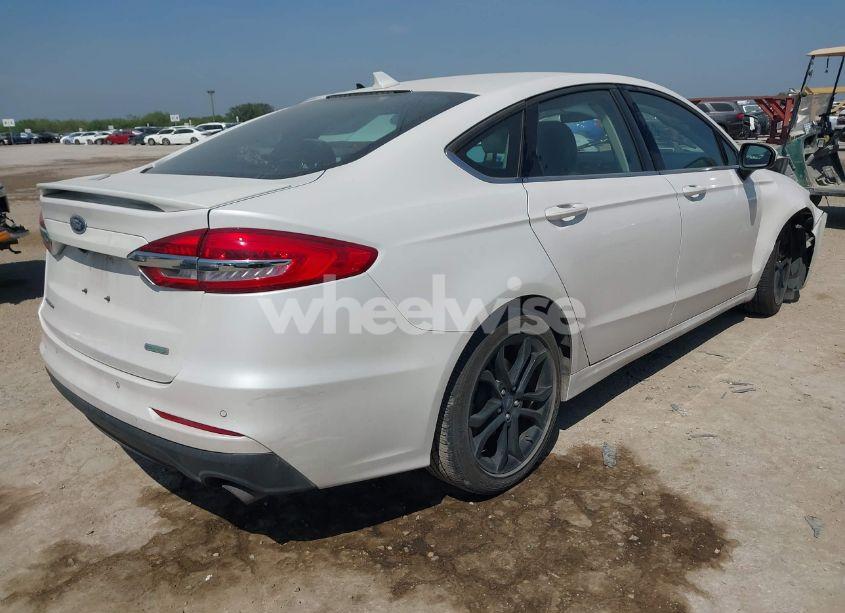 Photo 4 of 2019 Ford Fusion SE (VIN 3FA6P0HDXKR282850)
