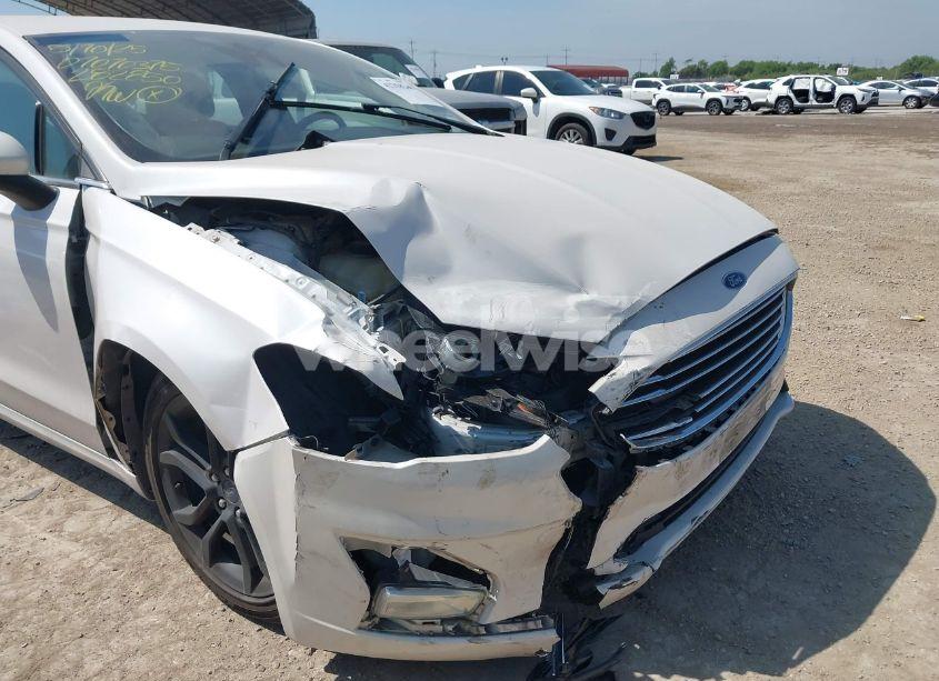 Photo 6 of 2019 Ford Fusion SE (VIN 3FA6P0HDXKR282850)
