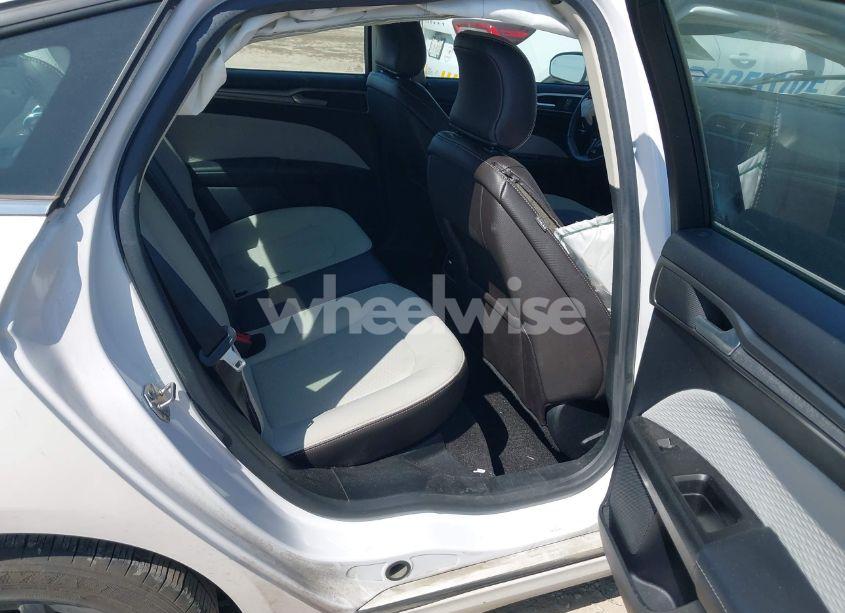 Photo 8 of 2019 Ford Fusion SE (VIN 3FA6P0HDXKR282850)