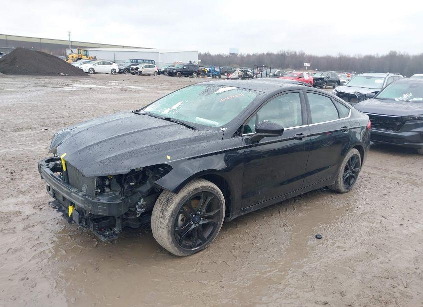Photo 2 of 2020 Ford Fusion SE (VIN 3FA6P0HDXLR125093)