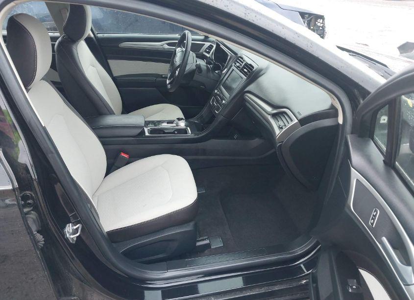 Photo 5 of 2020 Ford Fusion SE (VIN 3FA6P0HDXLR125093)