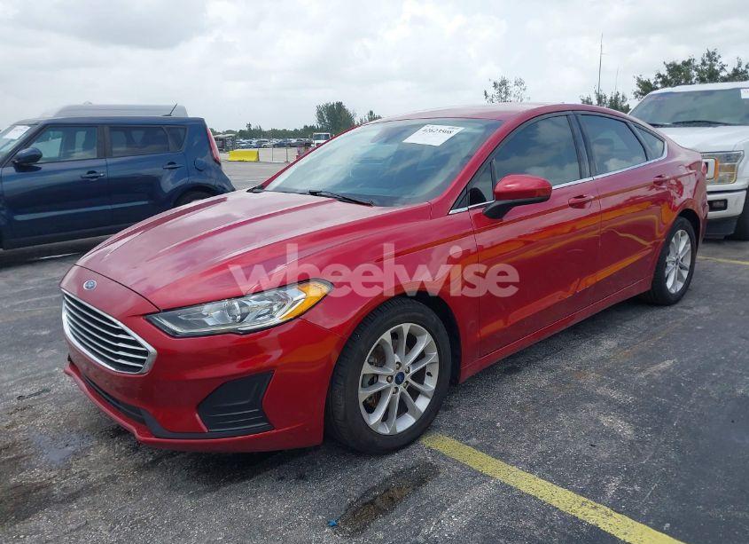 Photo 2 of 2020 Ford Fusion SE (VIN 3FA6P0HDXLR160183)