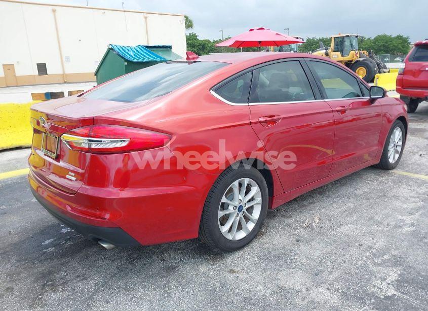 Photo 4 of 2020 Ford Fusion SE (VIN 3FA6P0HDXLR160183)