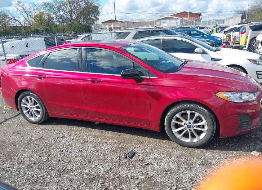 2020 Ford Fusion SE (VIN 3FA6P0HDXLR162063) main photo