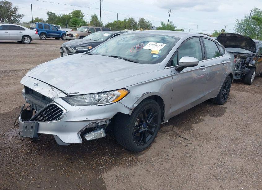 Photo 2 of 2020 Ford Fusion SE (VIN 3FA6P0HDXLR168557)