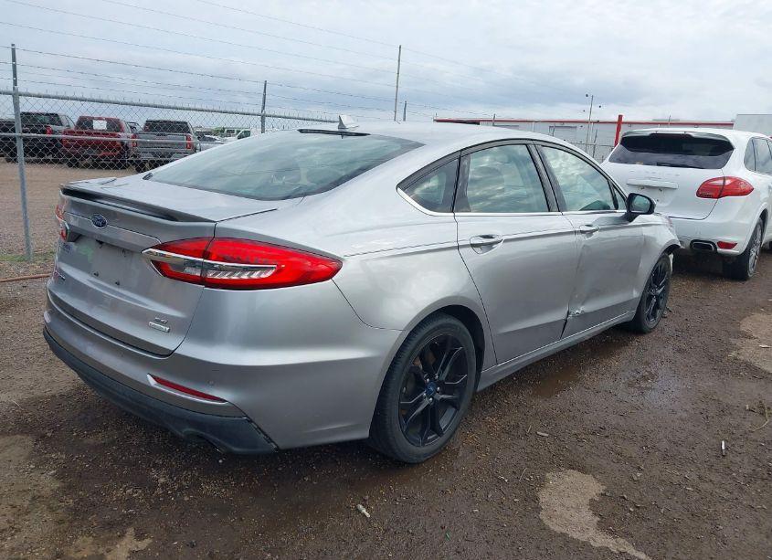 Photo 4 of 2020 Ford Fusion SE (VIN 3FA6P0HDXLR168557)