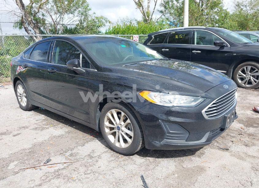 2020 Ford Fusion SE (VIN 3FA6P0HDXLR170082) main photo