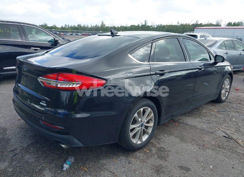 Photo 4 of 2020 Ford Fusion SE (VIN 3FA6P0HDXLR170082)