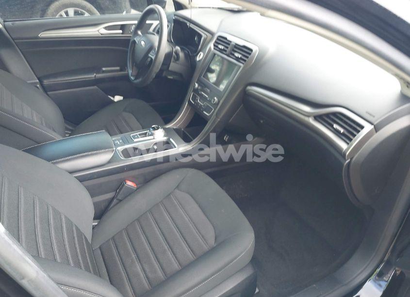 Photo 5 of 2020 Ford Fusion SE (VIN 3FA6P0HDXLR170082)