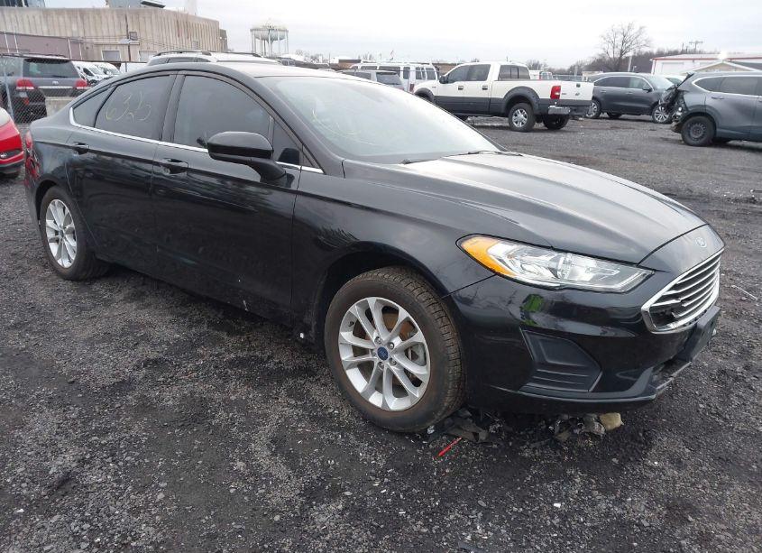 2020 Ford Fusion SE (VIN 3FA6P0HDXLR183303) main photo