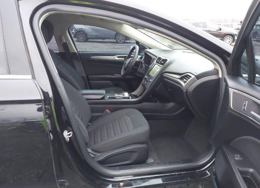 Photo 5 of 2020 Ford Fusion SE (VIN 3FA6P0HDXLR183303)