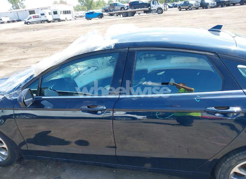 Photo 14 of 2020 Ford Fusion SE (VIN 3FA6P0HDXLR186928)