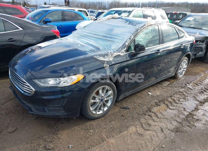 Photo 2 of 2020 Ford Fusion SE (VIN 3FA6P0HDXLR186928)
