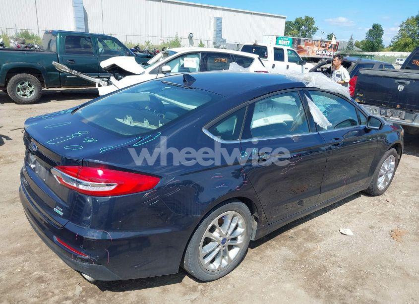 Photo 4 of 2020 Ford Fusion SE (VIN 3FA6P0HDXLR186928)