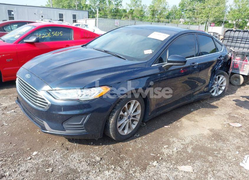 Photo 2 of 2020 Ford Fusion SE (VIN 3FA6P0HDXLR224898)