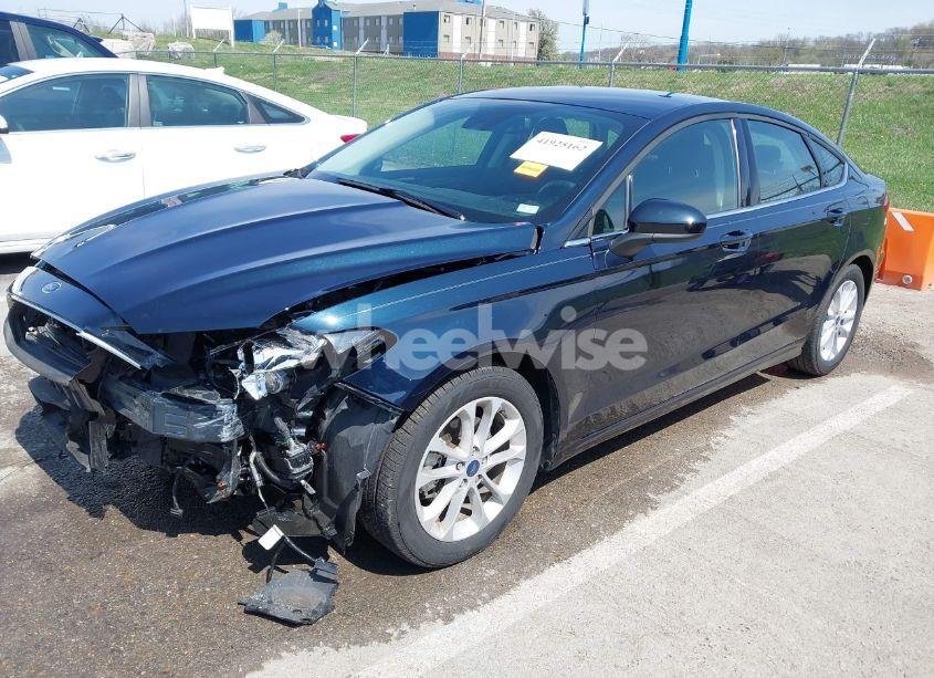 Photo 2 of 2020 Ford Fusion SE (VIN 3FA6P0HDXLR231155)