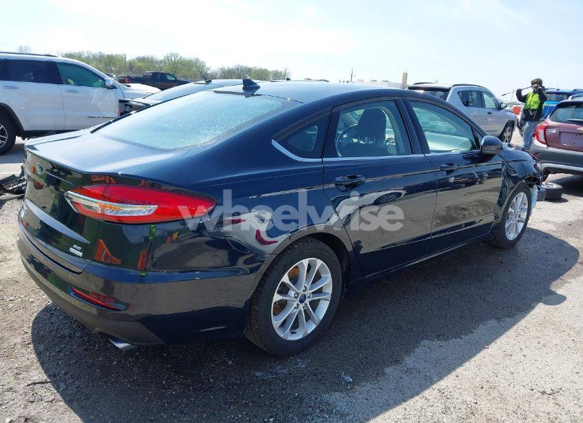 Photo 4 of 2020 Ford Fusion SE (VIN 3FA6P0HDXLR231155)