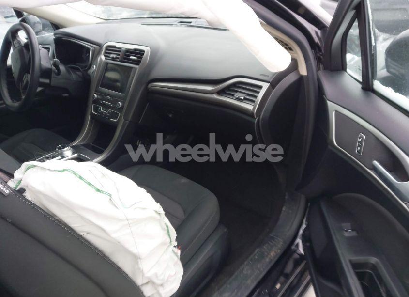 Photo 5 of 2020 Ford Fusion SE (VIN 3FA6P0HDXLR251650)