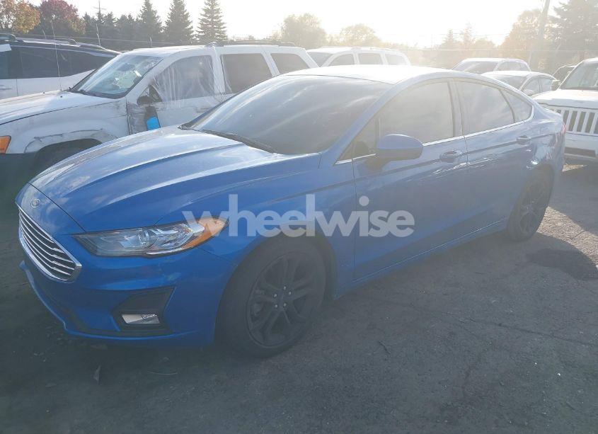 Photo 2 of 2020 Ford Fusion SE (VIN 3FA6P0HDXLR256640)