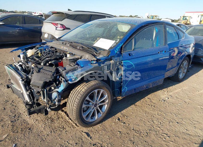 Photo 2 of 2020 Ford Fusion SE (VIN 3FA6P0HDXLR257562)