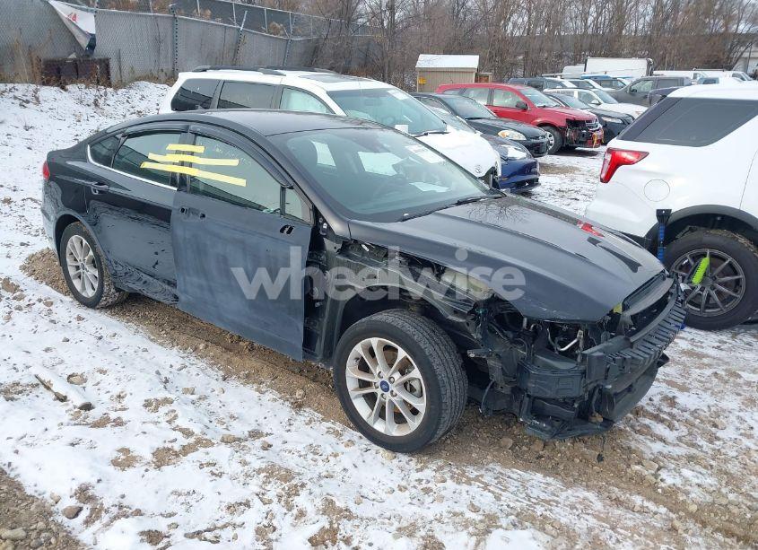 2020 Ford Fusion SE (VIN 3FA6P0HDXLR261188) main photo