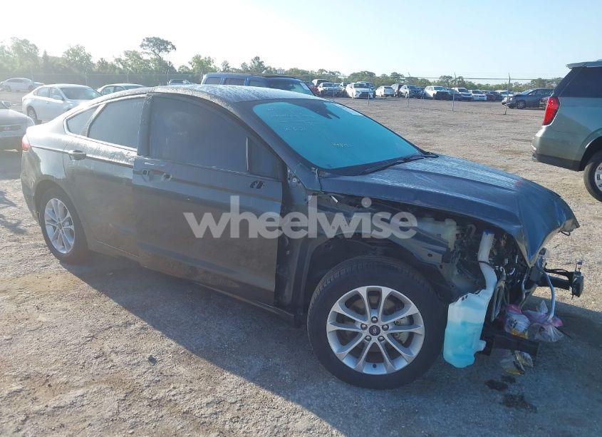 2020 Ford Fusion SE (VIN 3FA6P0HDXLR263572) main photo