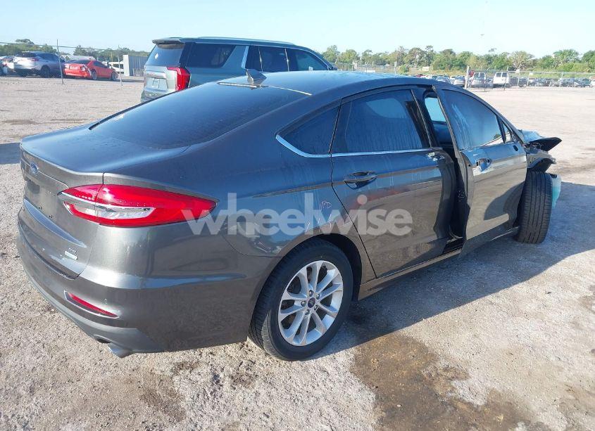 Photo 4 of 2020 Ford Fusion SE (VIN 3FA6P0HDXLR263572)