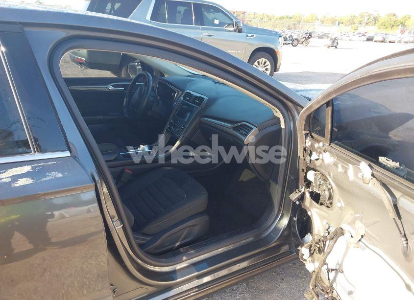 Photo 5 of 2020 Ford Fusion SE (VIN 3FA6P0HDXLR263572)