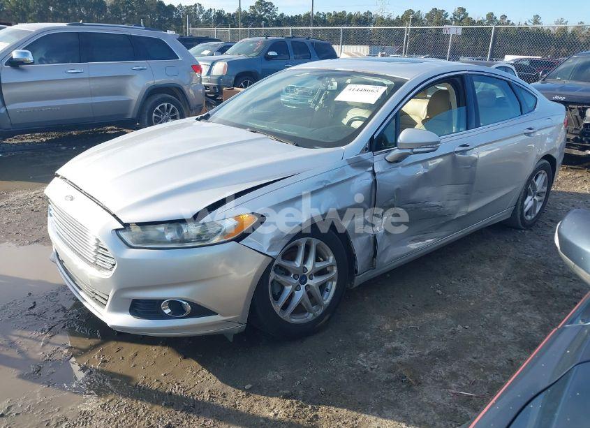 Photo 2 of 2013 Ford Fusion SE (VIN 3FA6P0HR0DR122572)