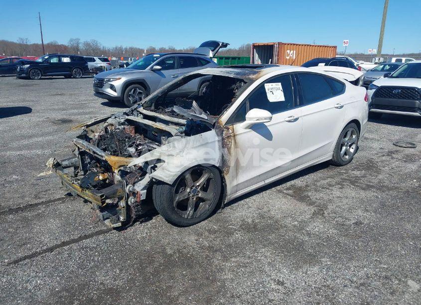 Photo 2 of 2013 Ford Fusion SE (VIN 3FA6P0HR0DR174882)