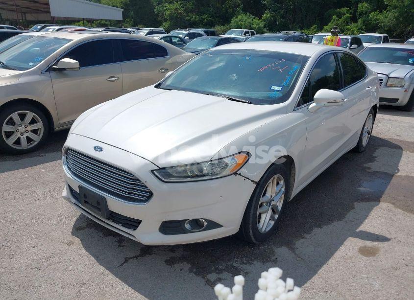 Photo 2 of 2013 Ford Fusion SE (VIN 3FA6P0HR0DR244803)